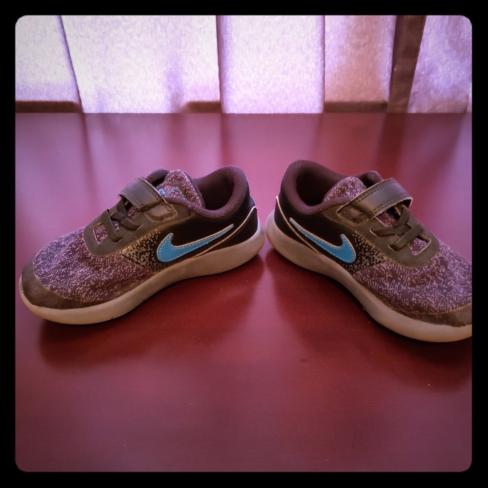 Boys tennis shoes